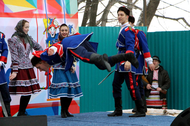 Губернатор Радаев сделал залп из пушки