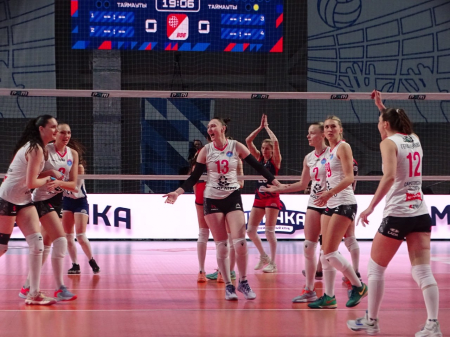 Волейболистки «Протона» разгромно победили «Омичку»