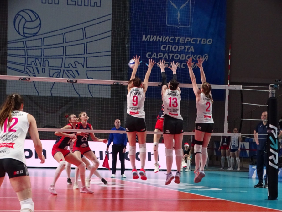 Волейболистки «Протона» разгромно победили «Омичку»