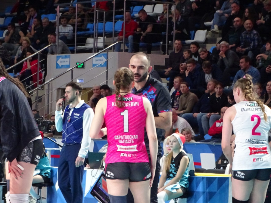 Волейболистки «Протона» разгромно победили «Омичку»