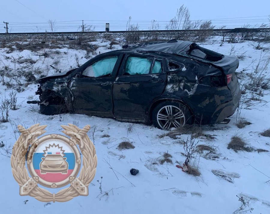 В Пугачевском районе в ДТП с «БМВ» и большегрузом пострадала женщина