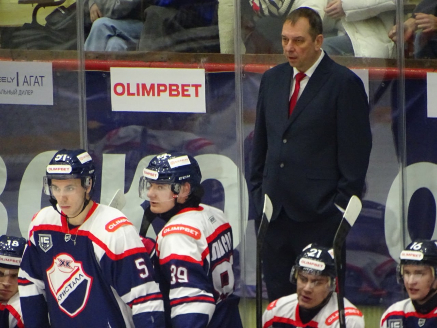 «Кристалл» уступил команде своего бывшего защитника