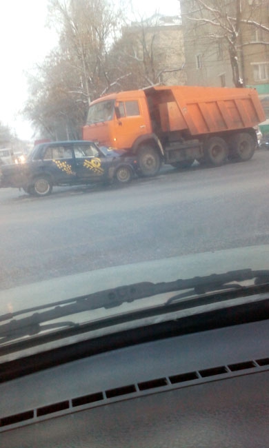 Дорога из Юбилейного и проспект 50 лет Октября встали из-за ДТП