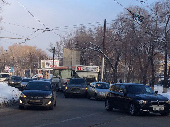 Дорога из Юбилейного и проспект 50 лет Октября встали из-за ДТП