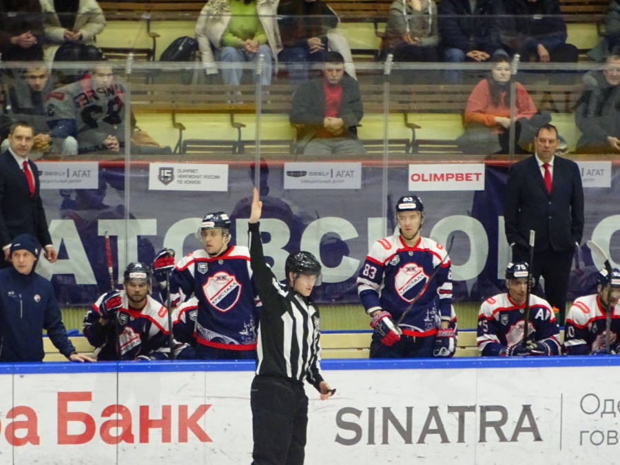 Саратовский «Кристалл» на последних секундах упустил домашнюю победу