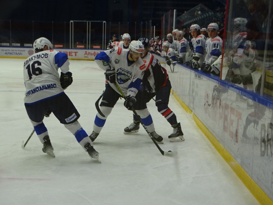 Саратовский «Кристалл» на последних секундах упустил домашнюю победу