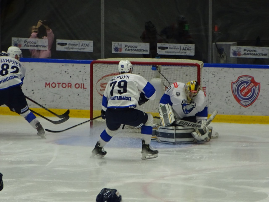 Саратовский «Кристалл» на последних секундах упустил домашнюю победу