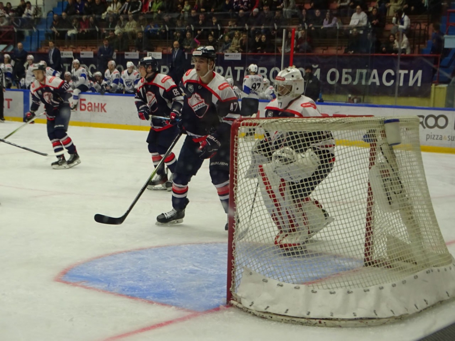 Саратовский «Кристалл» на последних секундах упустил домашнюю победу