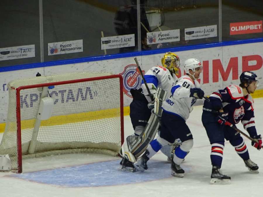 Саратовский «Кристалл» на последних секундах упустил домашнюю победу