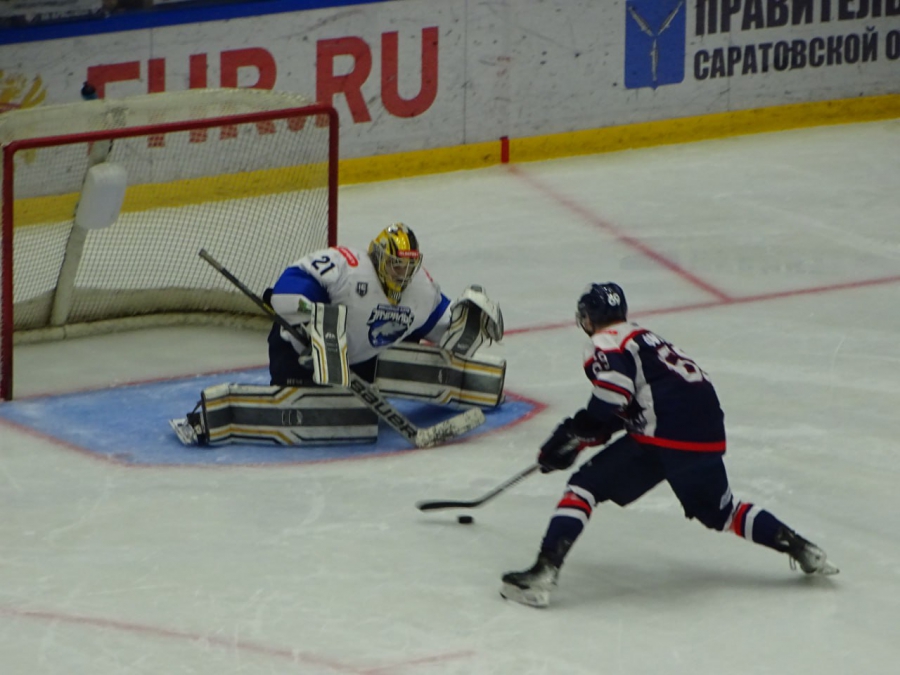 Саратовский «Кристалл» на последних секундах упустил домашнюю победу