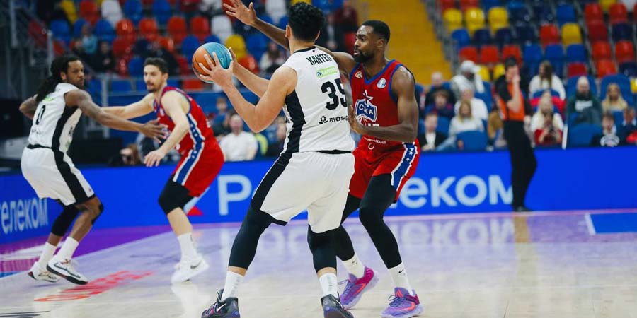 Саратовский «Кристалл» на последних секундах упустил домашнюю победу