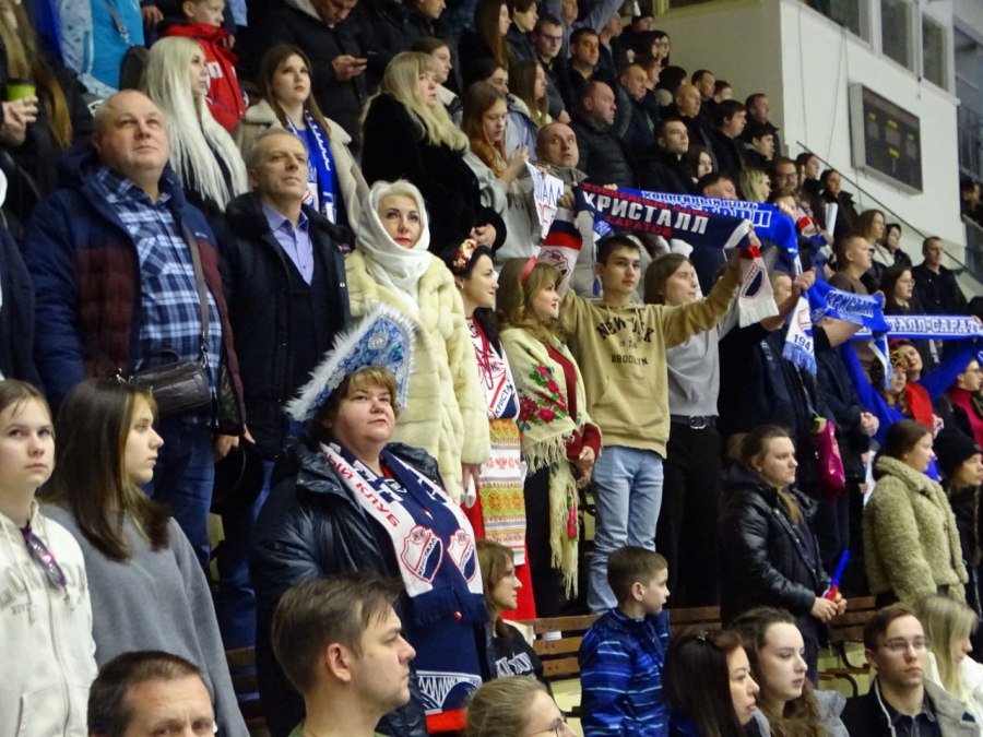 «Кристалл» начал забивать лишь в конце матча и не смог спастись