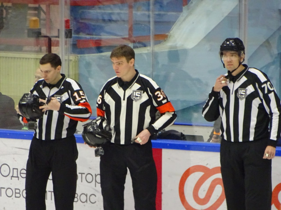 «Кристалл» начал забивать лишь в конце матча и не смог спастись