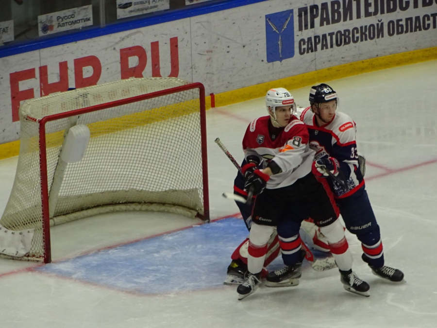 «Кристалл» начал забивать лишь в конце матча и не смог спастись