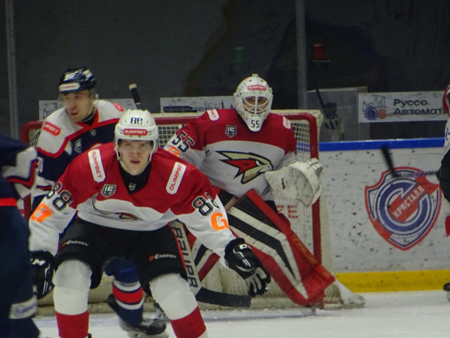 «Кристалл» начал забивать лишь в конце матча и не смог спастись