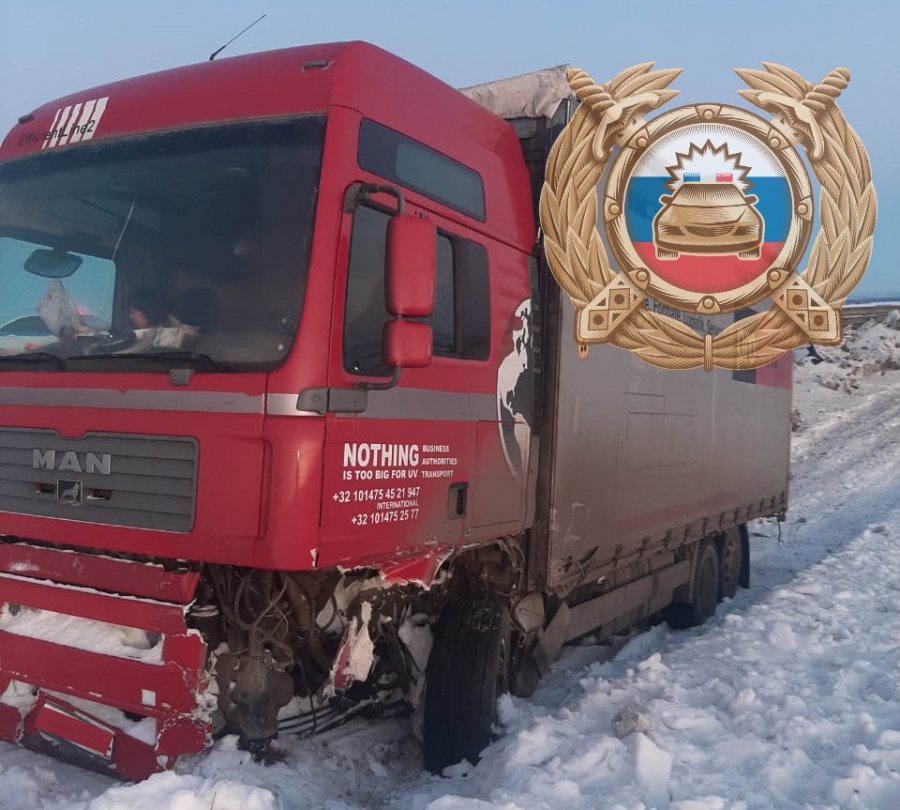 Под Хвалынском водителя «Киа Спортейдж» госпитализировали после ДТП с фурой