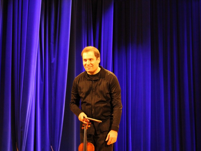 Дмитрий Коган в Саратове сыграл на скрипке французской королевы