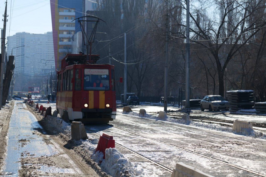 В Саратове проверяют рельсы и контактную сеть на маршруте скоростного трамвая №9