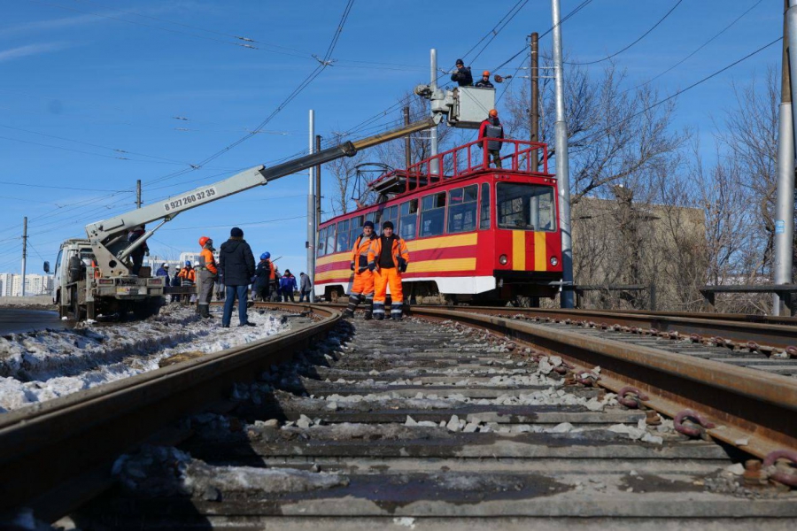 В Саратове проверяют рельсы и контактную сеть на маршруте скоростного трамвая №9