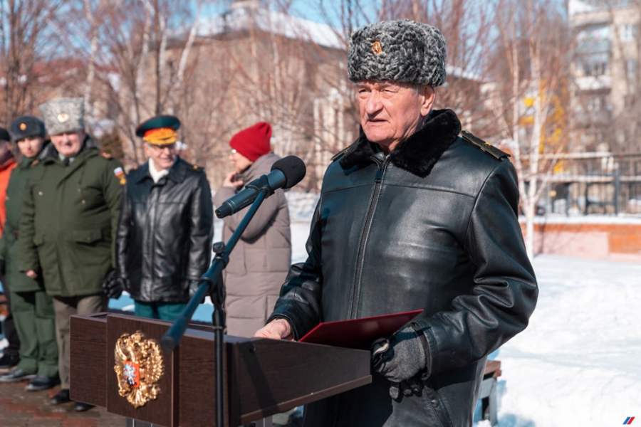 Свыше 400 студентов СГТУ прошли в строю под звуки оркестра