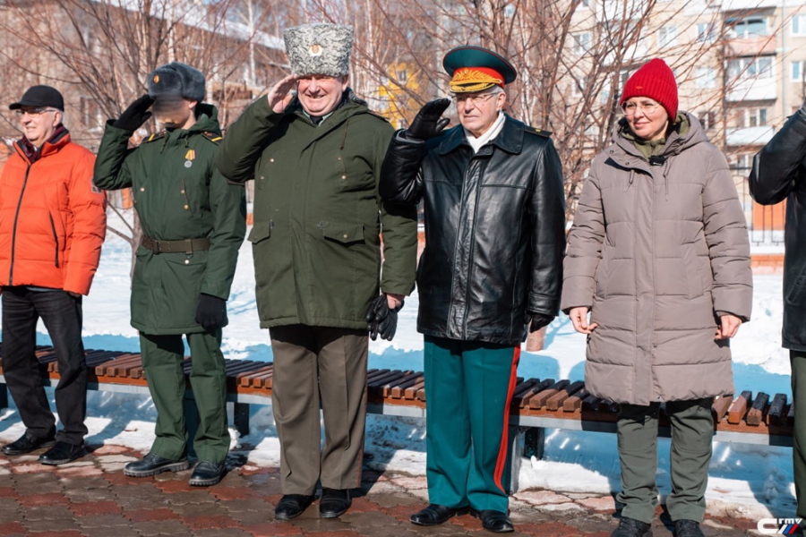 Свыше 400 студентов СГТУ прошли в строю под звуки оркестра