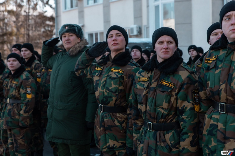 Свыше 400 студентов СГТУ прошли в строю под звуки оркестра