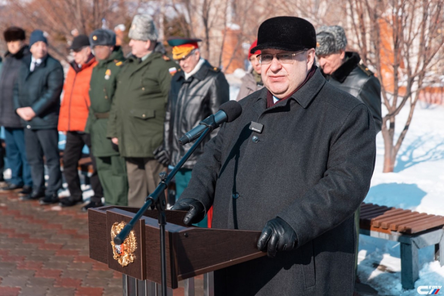 Свыше 400 студентов СГТУ прошли в строю под звуки оркестра