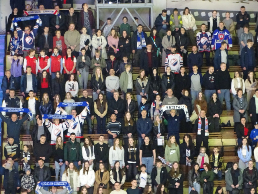 «Кристалл» пропустил три шайбы за 41 секунду, но победил