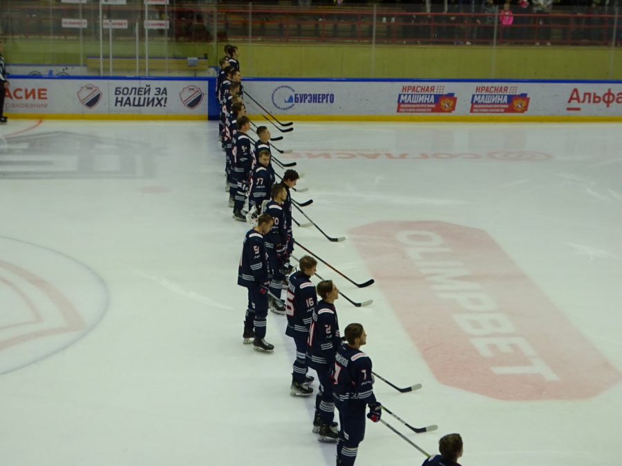 «Кристалл» пропустил три шайбы за 41 секунду, но победил