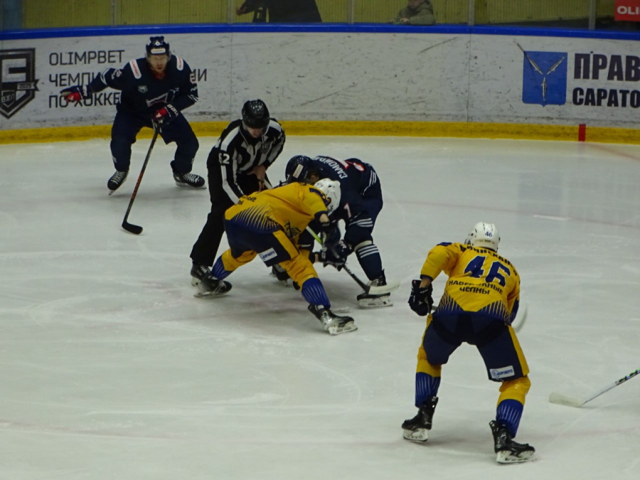 «Кристалл» пропустил три шайбы за 41 секунду, но победил