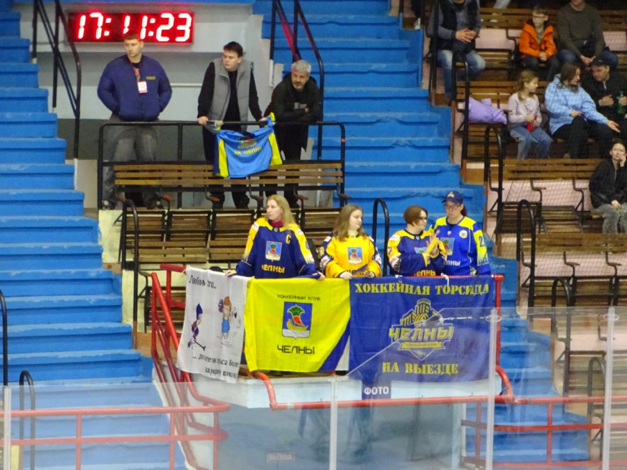 «Кристалл» пропустил три шайбы за 41 секунду, но победил