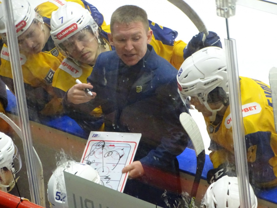 «Кристалл» пропустил три шайбы за 41 секунду, но победил