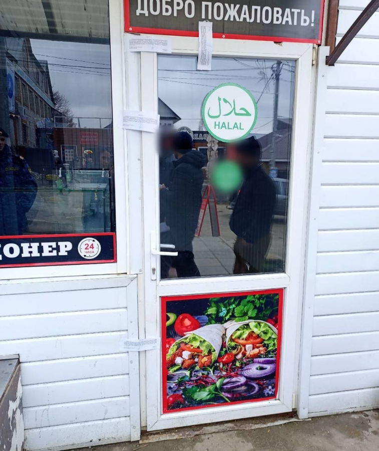 В Вольске владельца общепита наказали за трудоустройство мигранта-повара