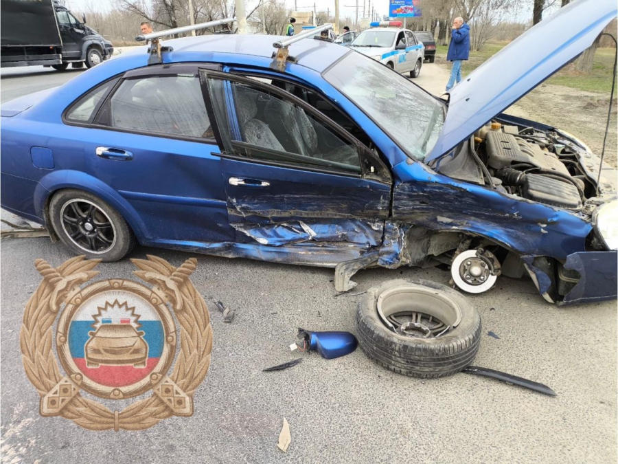 В Балаковском районе у «Шевроле» отвалилось колесо после ДТП с «Рено»