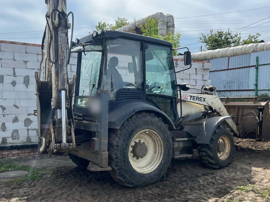 Саратовец придавил 7-летнюю девочку ковшом экскаватора: она в тяжелом состоянии