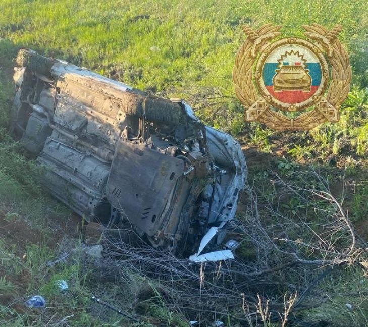 В Вольском районе опрокинулся «Мицубиси»: один погиб и двое ранены
