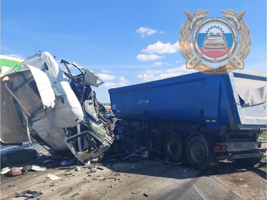 Под Пугачевом в ДТП с «КамАЗом», «ГАЗом» и «Рено» погибли два водителя
