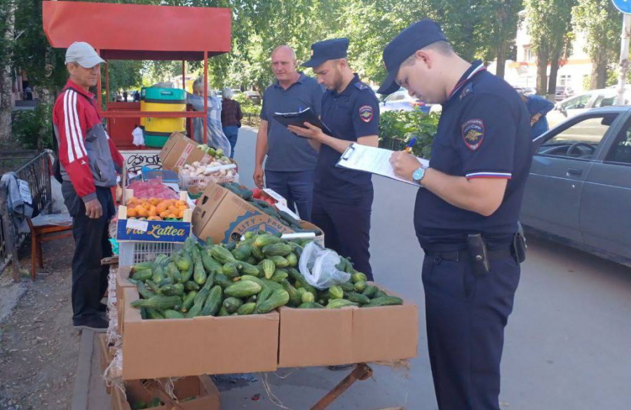 В Энгельсе начались рейды по пресечению незаконной торговли на улицах
