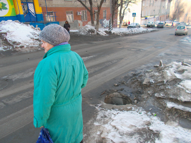 Жителям Лунной две недели угрожает открытый колодец