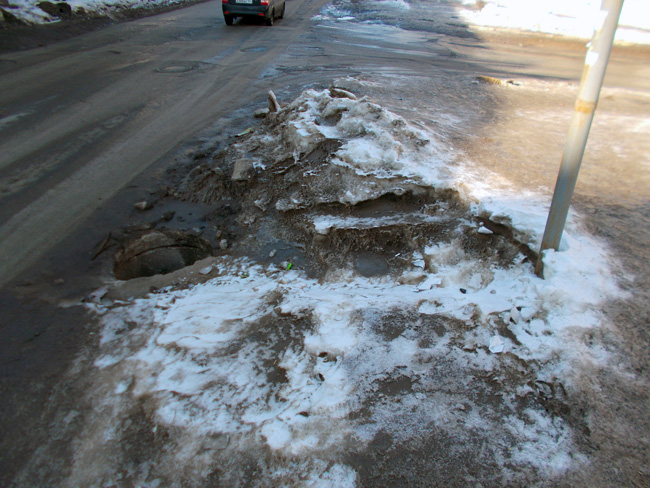 Жителям Лунной две недели угрожает открытый колодец