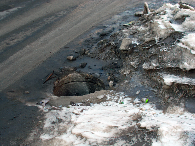 Жителям Лунной две недели угрожает открытый колодец