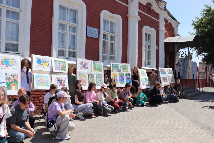 Юные художники из Саратова съездили на экскурсию в Хвалынск