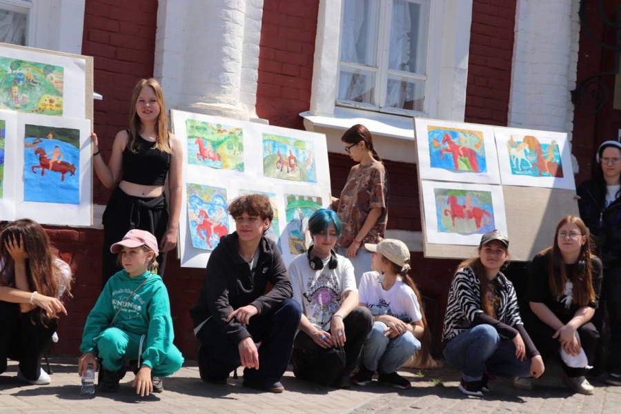 Юные художники из Саратова съездили на экскурсию в Хвалынск