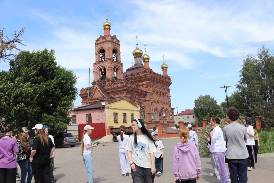 Юные художники из Саратова съездили на экскурсию в Хвалынск