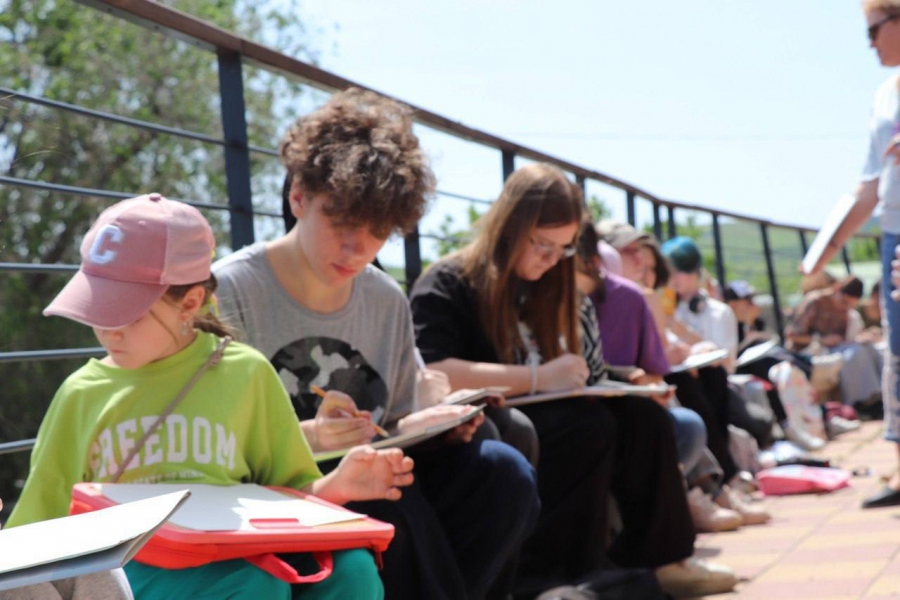 Юные художники из Саратова съездили на экскурсию в Хвалынск