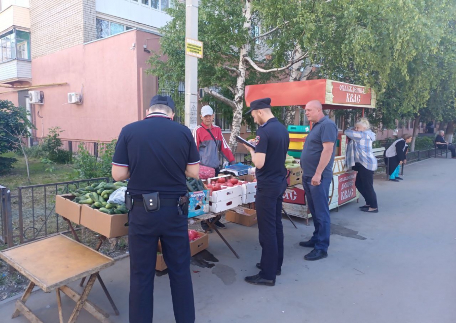 В Энгельсе мужчину арестовали за неоднократную уличную торговлю