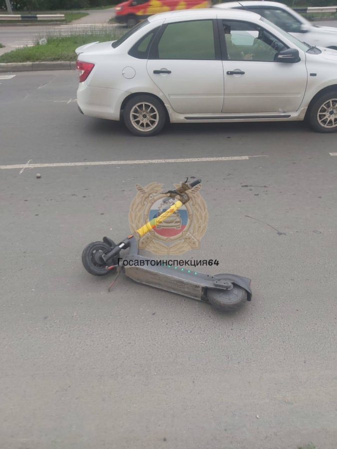 На Тархова водитель «Гранты» сбил 16-летнюю девушку на самокате