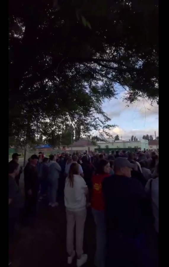 Под Марксом жители потребовали выселить цыган после гибели 15-летнего мопедиста