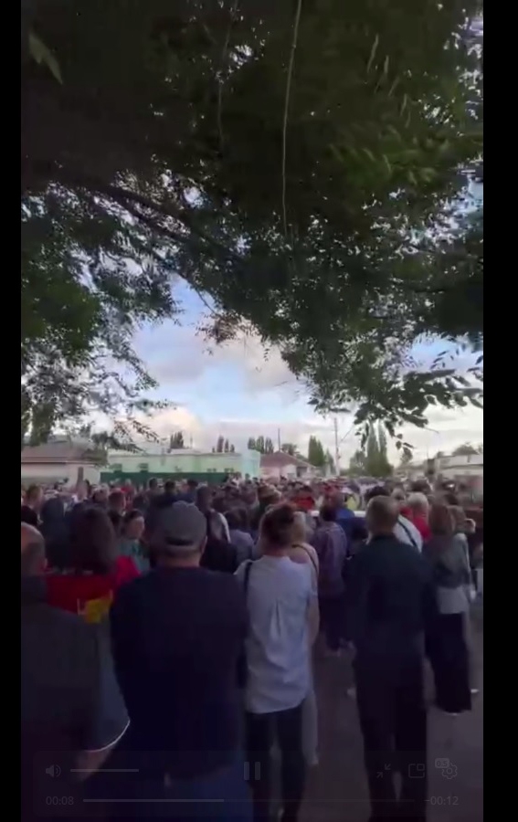 Под Марксом жители потребовали выселить цыган после гибели 15-летнего мопедиста