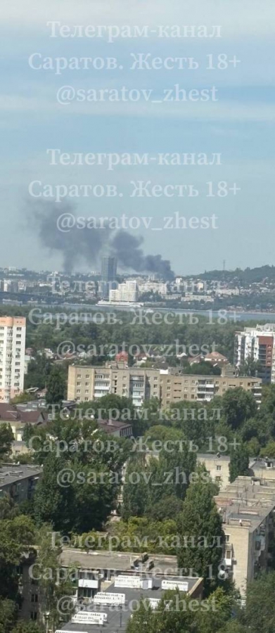 В Саратове горит станция техобслуживания автомобилей